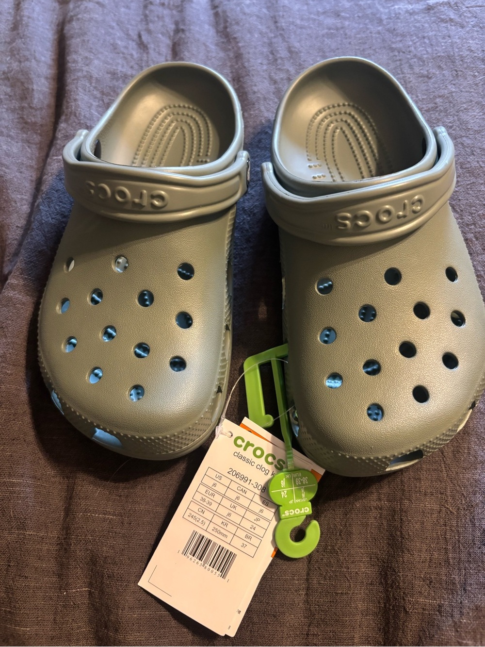 CROCS Kids' Classic Clog in Moss Size J6